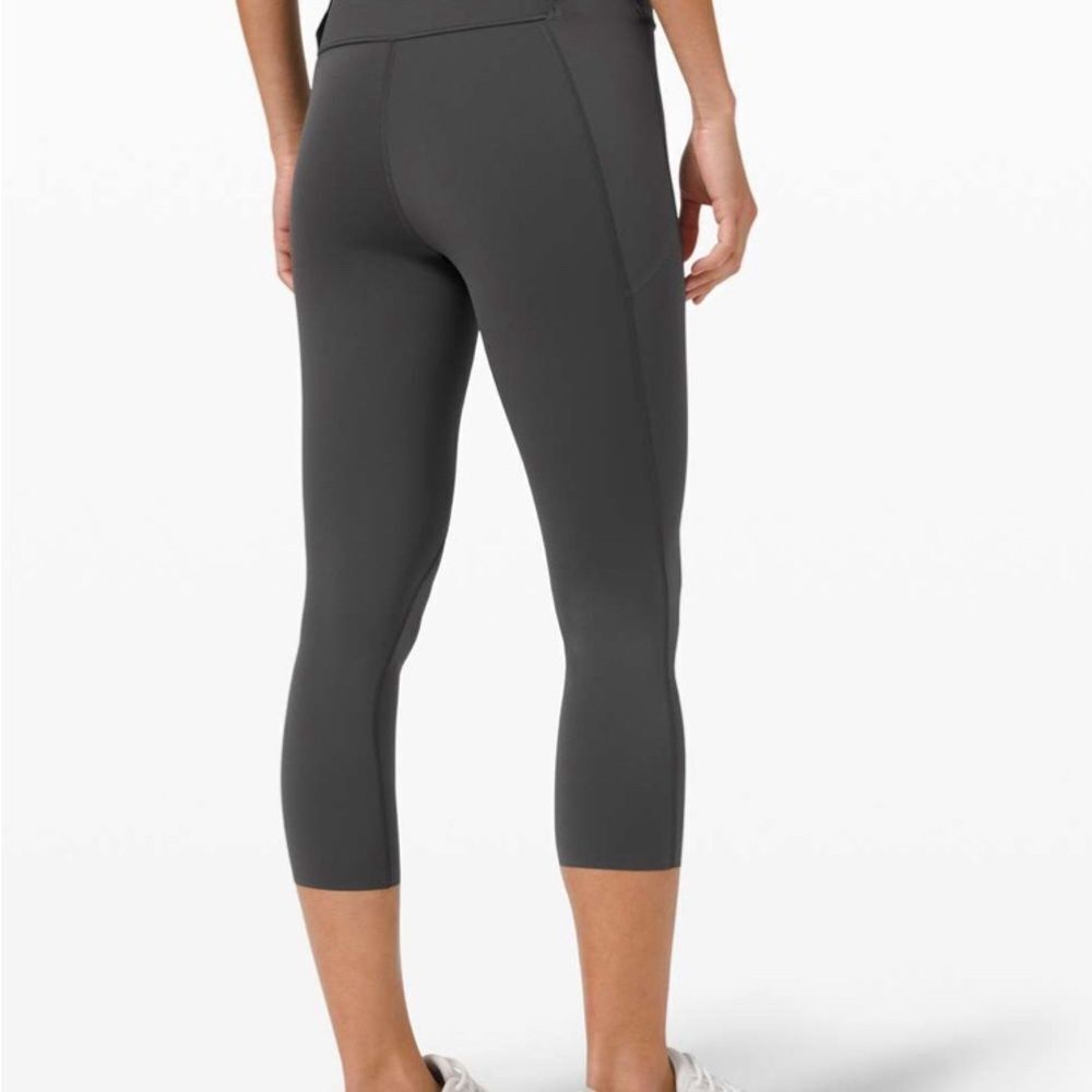 Lululemon Free to Speed High-Rise Crop 21"
Graphite Grey size 6